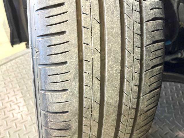 ヴォクシー Ｓ－Ｚ　両側電動ドア　バックカメラ　衝突被害軽減システム　レーダークルーズ　禁煙車　ハーフレザーシート　コーナーセンサー　スマートキー　ＬＥＤヘッド　ＥＴＣ２．０　純正１７インチアルミ　オートハイビーム（27枚目）