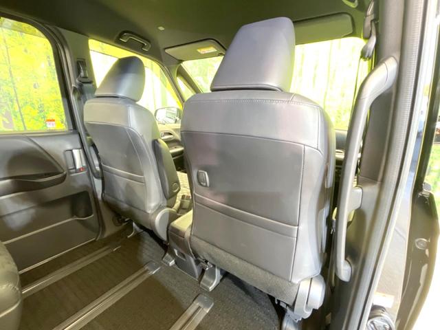 ヴォクシー Ｓ－Ｚ　両側電動ドア　バックカメラ　衝突被害軽減システム　レーダークルーズ　禁煙車　ハーフレザーシート　コーナーセンサー　スマートキー　ＬＥＤヘッド　ＥＴＣ２．０　純正１７インチアルミ　オートハイビーム（29枚目）