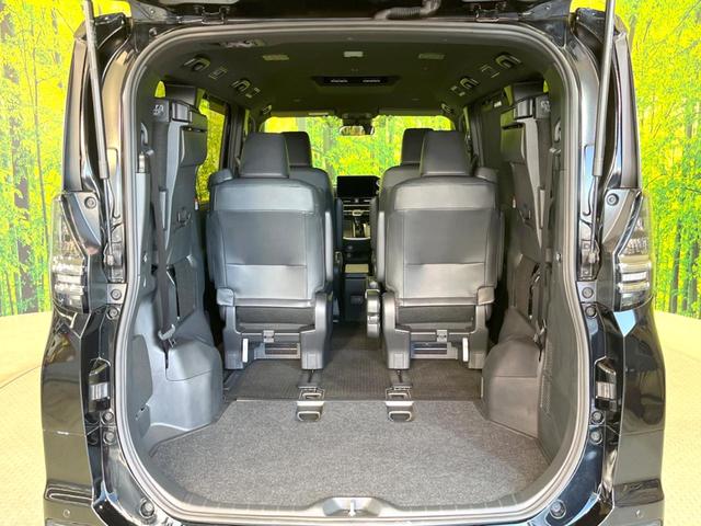 ヴォクシー Ｓ－Ｚ　両側電動ドア　バックカメラ　衝突被害軽減システム　レーダークルーズ　禁煙車　ハーフレザーシート　コーナーセンサー　スマートキー　ＬＥＤヘッド　ＥＴＣ２．０　純正１７インチアルミ　オートハイビーム（40枚目）