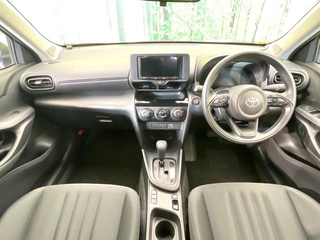 ヤリスクロス Ｘ　ＳＤナビ　バックカメラ　衝突被害軽減システム　レーダークルーズ　禁煙車　ドラレコ　コーナーセンサー　スマートキー　ＥＴＣ　オートハイビーム　車線逸脱警報　オートライト　Ｂｌｕｅｔｏｏｔｈ　フルセグ（2枚目）