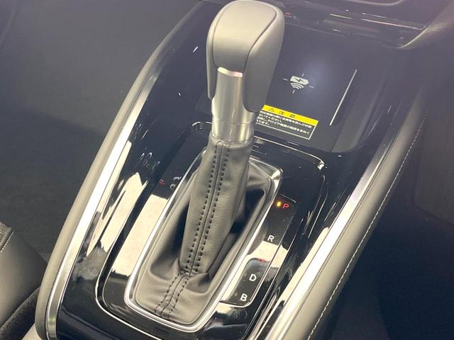 ヴェゼル ｅ：ＨＥＶ　Ｚ　登録済未使用車　純正９型ナビ　全周囲カメラ　ＥＴＣ　衝突軽減　レーダークルーズコントロール　ＢＳＭ　パワーバックドア　シートヒーター　オートエアコン　プッシュスタート（50枚目）