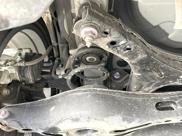 プリウス Z ガラスルーフ 全周囲カメラ 100V電源 衝突被害軽減システム レーダークルーズ 禁煙車 デジタルインナーミラー 電動リアゲート 前席シートエアコン パワーシート ドラレコ コーナーセンサー ETC(20枚目)