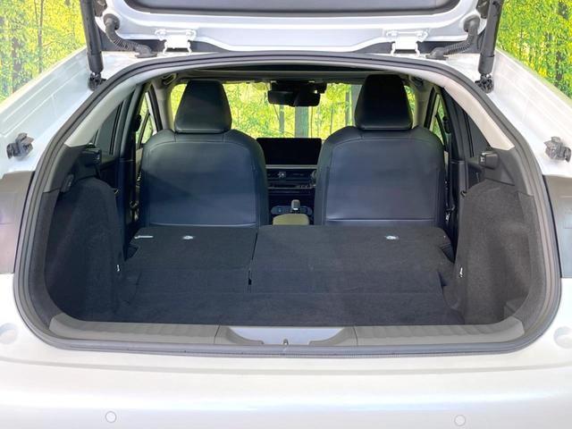 プリウス Z ガラスルーフ 全周囲カメラ 100V電源 衝突被害軽減システム レーダークルーズ 禁煙車 デジタルインナーミラー 電動リアゲート 前席シートエアコン パワーシート ドラレコ コーナーセンサー ETC(32枚目)