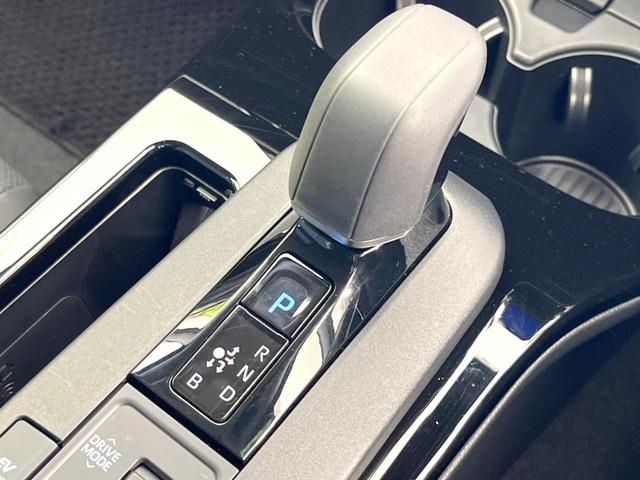 プリウス Z ガラスルーフ 全周囲カメラ 100V電源 衝突被害軽減システム レーダークルーズ 禁煙車 デジタルインナーミラー 電動リアゲート 前席シートエアコン パワーシート ドラレコ コーナーセンサー ETC(42枚目)