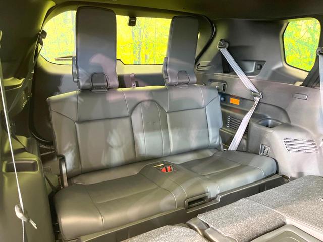 アウトランダーPHEV P 4WD 7人乗り 純正9インチナビ 全周囲カメラ BOSEサウンド 衝突被害軽減システム レーダークルーズ 禁煙車 電動リアゲート レザーシート ドラレコ コーナーセンサー LEDヘッド ETC2.0(10枚目)