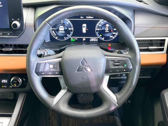 アウトランダーPHEV P 4WD 7人乗り 純正9インチナビ 全周囲カメラ BOSEサウンド 衝突被害軽減システム レーダークルーズ 禁煙車 電動リアゲート レザーシート ドラレコ コーナーセンサー LEDヘッド ETC2.0(12枚目)