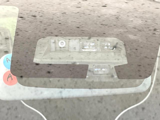 アルト Ｌリミテッド　衝突被害軽減システム　禁煙車　シートヒーター　ドラレコ　コーナーセンサー　車線逸脱警報　オートライト　ＣＤ（3枚目）