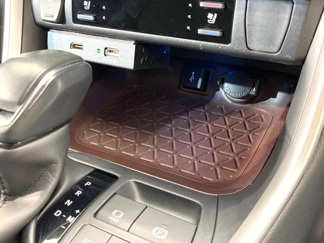 RAV4 G Zパッケージ 4WD 全周囲カメラ 衝突被害軽減システム レーダークルーズ 禁煙車 電動リアゲート パワーシート ドラレコ コーナーセンサー スマートキー LEDヘッド ルーフレール ビルトインETC(41枚目)