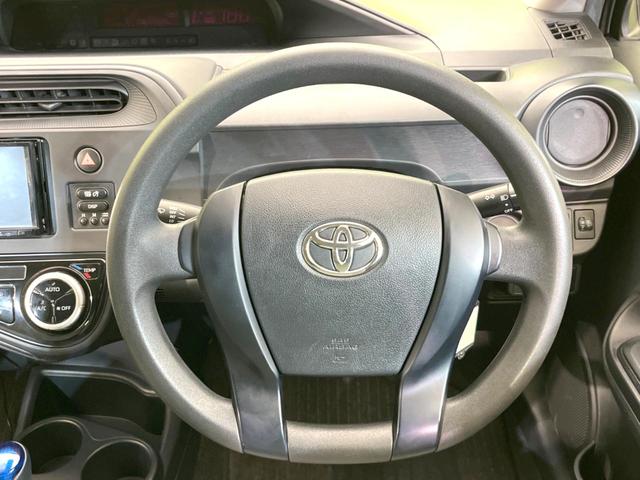 �C���e���A�ɍ��킹���f�U�C���̃X�e�A�����O�́A�^�]�������̂��Ƃ��l���A�^�]���₷���`��A�傫���ł��B�����x�A���ۂɐG���Ă��m���߂��������B