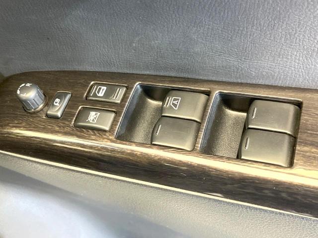 エルグランド ２５０ハイウェイスター　両側電動ドア　純正ＳＤナビ　後席モニター　全周囲カメラ　禁煙車　電動リアゲート　ハーフレザーシート　ドラレコ　スマートキー　ＨＩＤヘッド　ビルトインＥＴＣ　純正１８インチアルミ　デュアルエアコン（46枚目）