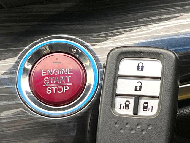 オデッセイ アブソルート・ＥＸ　後席モニター　両側電動ドア　全周囲カメラ　レーダークルーズ　ハーフレザーシート　パワーシート　コーナーセンサー　スマートキー　ＬＥＤヘッド　ビルトインＥＴＣ　純正１８インチアルミ　オートライト（40枚目）