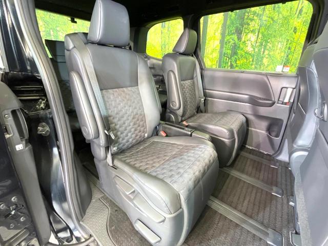 ヴォクシー ハイブリッドＳ－Ｚ　１０型ディスプレイオーディオ　両側電動ドア　バックカメラ　１００Ｖ電源　衝突軽減　レーダークルーズ　禁煙車　電動リアゲート　ハーフレザーシート　ドラレコ　コーナーセンサー　スマートキー　ＬＥＤヘッド（9枚目）