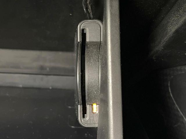 シエンタ Ｇ　クエロ　両側電動ドア　ＳＤナビ　バックカメラ　衝突被害軽減システム　禁煙車　ハーフレザーシート　コーナーセンサー　スマートキー　ＬＥＤヘッド　ＥＴＣ　オートハイビーム　車線逸脱警報　オートライト（7枚目）