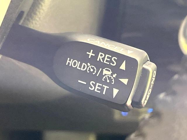 プリウスＰＨＶ Ａレザーパッケージ　純正１１型ナビ　バックカメラ　衝突軽減　レーダークルーズ　禁煙車　レザーシート　パワーシート　コーナーセンサー　スマートキー　ＬＥＤヘッド　ＥＴＣ２．０　オートハイビーム　車線逸脱警報　オートライト（5枚目）