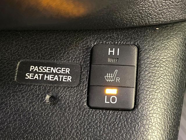 プリウスＰＨＶ Ａレザーパッケージ　純正１１型ナビ　バックカメラ　衝突軽減　レーダークルーズ　禁煙車　レザーシート　パワーシート　コーナーセンサー　スマートキー　ＬＥＤヘッド　ＥＴＣ２．０　オートハイビーム　車線逸脱警報　オートライト（6枚目）