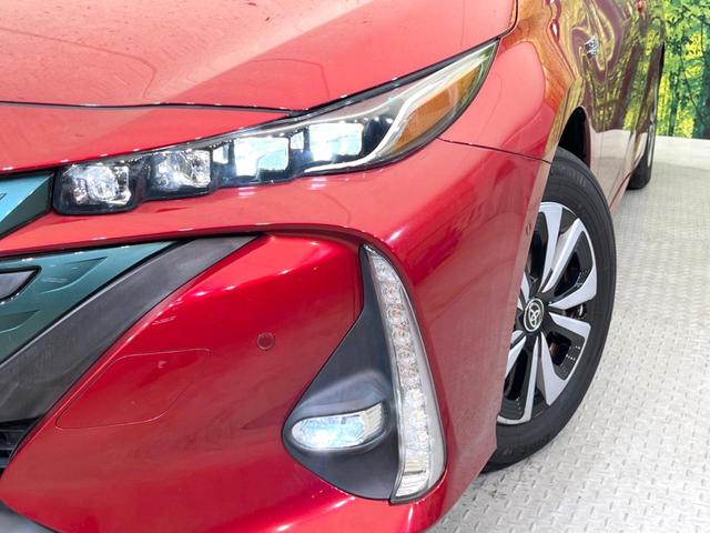 プリウスＰＨＶ Ａレザーパッケージ　純正１１型ナビ　バックカメラ　衝突軽減　レーダークルーズ　禁煙車　レザーシート　パワーシート　コーナーセンサー　スマートキー　ＬＥＤヘッド　ＥＴＣ２．０　オートハイビーム　車線逸脱警報　オートライト（12枚目）