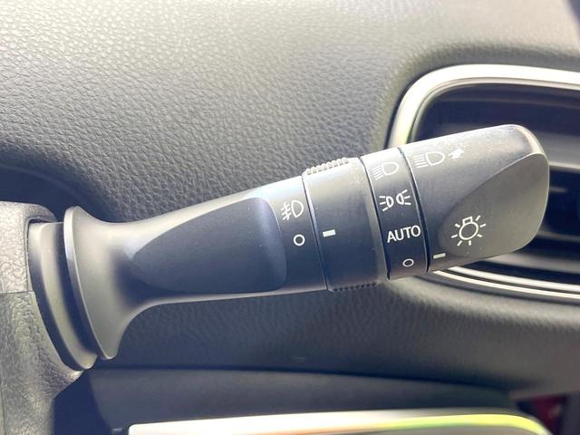 プリウスＰＨＶ Ａレザーパッケージ　純正１１型ナビ　バックカメラ　衝突軽減　レーダークルーズ　禁煙車　レザーシート　パワーシート　コーナーセンサー　スマートキー　ＬＥＤヘッド　ＥＴＣ２．０　オートハイビーム　車線逸脱警報　オートライト（26枚目）