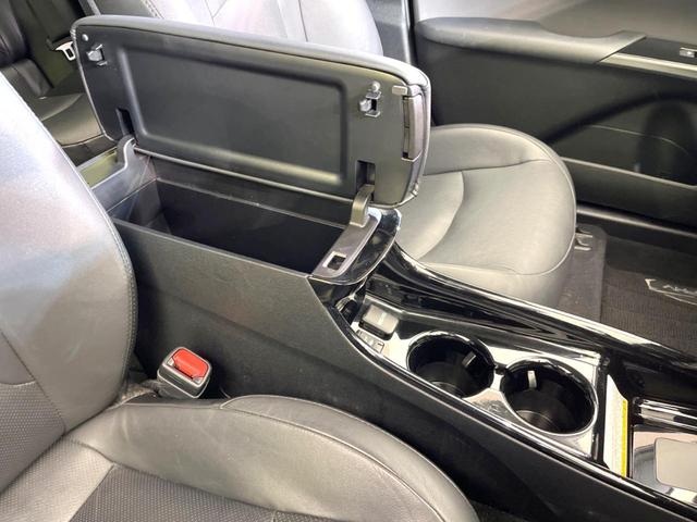 プリウスＰＨＶ Ａレザーパッケージ　純正１１型ナビ　バックカメラ　衝突軽減　レーダークルーズ　禁煙車　レザーシート　パワーシート　コーナーセンサー　スマートキー　ＬＥＤヘッド　ＥＴＣ２．０　オートハイビーム　車線逸脱警報　オートライト（41枚目）