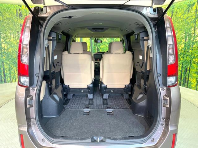ノア ハイブリッドＧ　両側電動ドア　純正９型ナビ　バックカメラ　禁煙車　スマートキー　ＬＥＤヘッド　ビルトインＥＴＣ　クルコン　純正１５インチアルミ　オートライト　デュアルエアコン　Ｂｌｕｅｔｏｏｔｈ　ＣＤ　ＤＶＤ再生（11枚目）