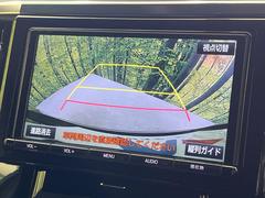 【バックカメラ】駐車時に後方がリアルタイム映像で確認できます。大型商業施設や立体駐車場での駐車時や、夜間のバック時に大活躍！運転スキルに関わらず、今や必須となった装備のひとつです！ 6