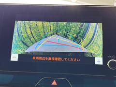 【バックカメラ】駐車時に後方がリアルタイム映像で確認できます。大型商業施設や立体駐車場での駐車時や、夜間のバック時に大活躍！運転スキルに関わらず、今や必須となった装備のひとつです！ 4