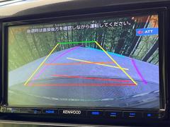 【バックカメラ】駐車時に後方がリアルタイム映像で確認できます。大型商業施設や立体駐車場での駐車時や、夜間のバック時に大活躍！運転スキルに関わらず、今や必須となった装備のひとつです！ 4