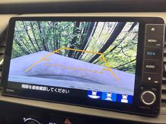 【バックカメラ】駐車時に後方がリアルタイム映像で確認できます。大型商業施設や立体駐車場での駐車時や、夜間のバック時に大活躍！運転スキルに関わらず、今や必須となった装備のひとつです！ 4