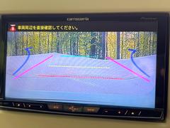 【バックカメラ】駐車時に後方がリアルタイム映像で確認できます。大型商業施設や立体駐車場での駐車時や、夜間のバック時に大活躍！運転スキルに関わらず、今や必須となった装備のひとつです！ 4