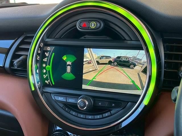 ＭＩＮＩ ３ドア　ＣＯＯＰＥＲ　Ｓ　革シート　純正ナビ　バックカメラ　シートヒーター　ブリッツ車高調　インテリジェントセーフティー　アダクティブクルーズコントロール　ミラーＥＴＣ　コンフォートアクセス　ドライビングモード（5枚目）