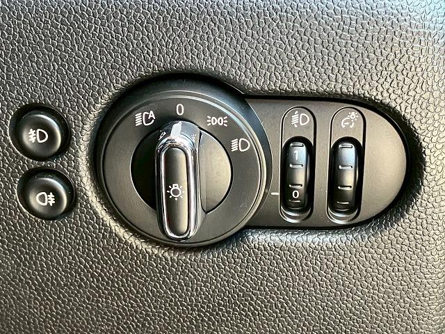 ＭＩＮＩ ３ドア　ＣＯＯＰＥＲ　Ｓ　革シート　純正ナビ　バックカメラ　シートヒーター　ブリッツ車高調　インテリジェントセーフティー　アダクティブクルーズコントロール　ミラーＥＴＣ　コンフォートアクセス　ドライビングモード（42枚目）