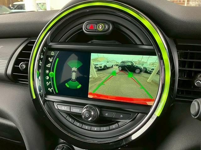 ＭＩＮＩ クーパー　純正ＨＤＤナビ　バックカメラ　前後コーナーセンサー　衝突軽減　マルチファンクションステアリング　オートライト　レインセンサー　ＥＴＣ　アイドリングストップ　コンフォートアクセス　横滑り防止（5枚目）