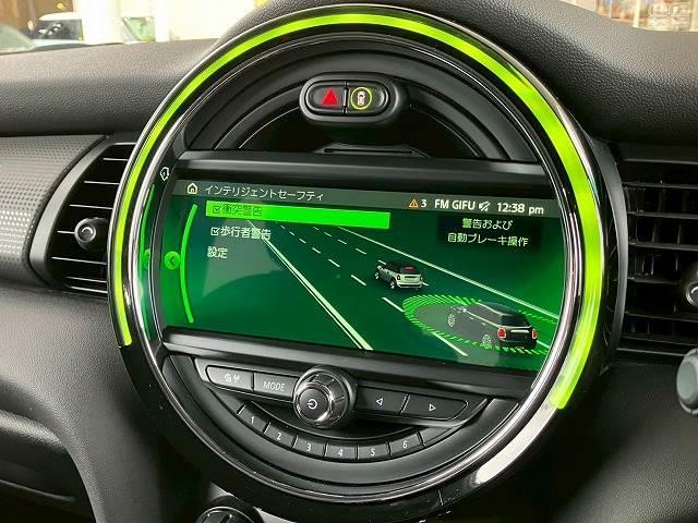 ＭＩＮＩ クーパー　純正ＨＤＤナビ　バックカメラ　前後コーナーセンサー　衝突軽減　マルチファンクションステアリング　オートライト　レインセンサー　ＥＴＣ　アイドリングストップ　コンフォートアクセス　横滑り防止（6枚目）