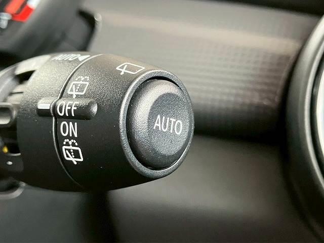 ＭＩＮＩ クーパー　純正ＨＤＤナビ　バックカメラ　前後コーナーセンサー　衝突軽減　マルチファンクションステアリング　オートライト　レインセンサー　ＥＴＣ　アイドリングストップ　コンフォートアクセス　横滑り防止（8枚目）