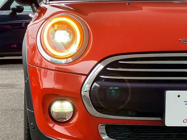 ＭＩＮＩ クーパー　純正ＨＤＤナビ　バックカメラ　前後コーナーセンサー　衝突軽減　マルチファンクションステアリング　オートライト　レインセンサー　ＥＴＣ　アイドリングストップ　コンフォートアクセス　横滑り防止（24枚目）