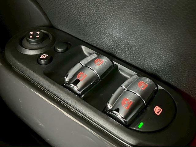 ＭＩＮＩ クーパー　純正ＨＤＤナビ　バックカメラ　前後コーナーセンサー　衝突軽減　マルチファンクションステアリング　オートライト　レインセンサー　ＥＴＣ　アイドリングストップ　コンフォートアクセス　横滑り防止（37枚目）