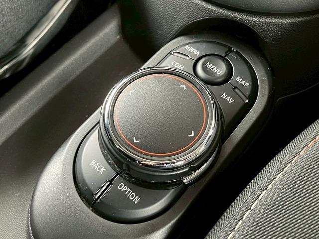 ＭＩＮＩ クーパー　純正ＨＤＤナビ　バックカメラ　前後コーナーセンサー　衝突軽減　マルチファンクションステアリング　オートライト　レインセンサー　ＥＴＣ　アイドリングストップ　コンフォートアクセス　横滑り防止（50枚目）