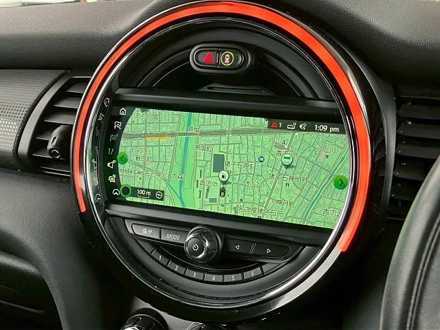 ＭＩＮＩ クーパー　純正ＨＤＤナビ　バックカメラ　マルチファンクションステアリング　衝突軽減　オートライト　レインセンサー　アイドリングストップ　横滑り防止　ＥＴＣ　アンビエントライト　コンフォートアクセス（4枚目）