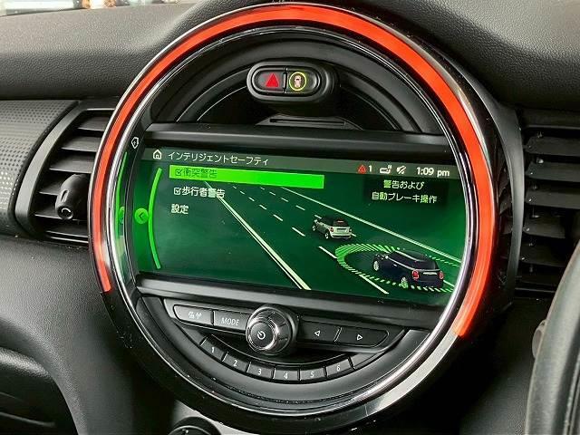ＭＩＮＩ クーパー　純正ＨＤＤナビ　バックカメラ　マルチファンクションステアリング　衝突軽減　オートライト　レインセンサー　アイドリングストップ　横滑り防止　ＥＴＣ　アンビエントライト　コンフォートアクセス（6枚目）