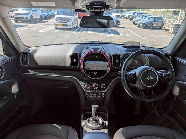 ＭＩＮＩ クーパーＤ　クロスオーバー　オール４　４ＷＤ　ワンオーナー　純正ＨＤＤナビ　バックカメラシートヒーター　アダプティブクルーズコントロール　ヘッドアップディスプレイ　ドライビングモード　前後コーナーセンサー　ミラーＥＴＣ（3枚目）