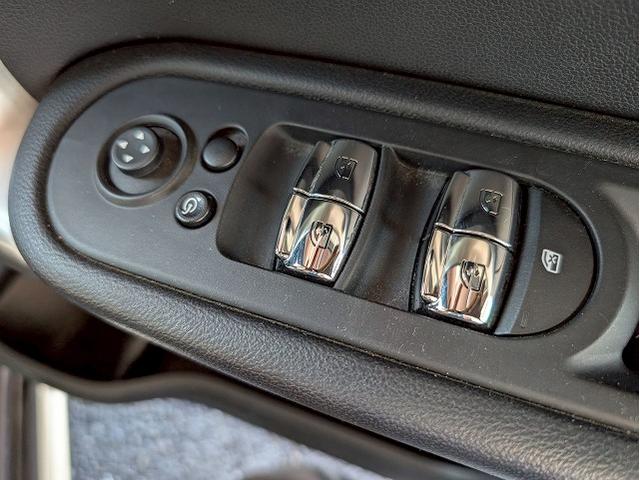 ＭＩＮＩ クーパーＤ　クロスオーバー　オール４　４ＷＤ　ワンオーナー　純正ＨＤＤナビ　バックカメラシートヒーター　アダプティブクルーズコントロール　ヘッドアップディスプレイ　ドライビングモード　前後コーナーセンサー　ミラーＥＴＣ（41枚目）