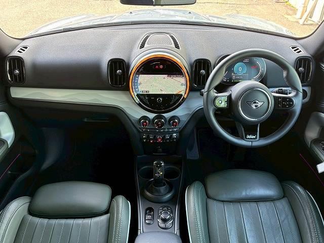 ＭＩＮＩ クーパーＤ　クロスオーバー　アンテイムドエディション　純正ナビ　バックカメラ　シートヒーター　アダクティブクルーズコントロール　電動リアゲート　インテリジェントセーフティー　ドライビングモード　ミラーＥＴＣ　コンフォートアクセス　レインセンサー（3枚目）