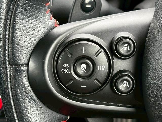 MINI 3ドアJOHN COOPER WORKS 純正ナビ バックカメラ シートヒーター アダクティブクルーズコントロール インテリジェントセーフティー パドルシフト ヘッドアップディスプレイ ミラーETC ダイナミカシート コンフォートアクセス(7枚目)