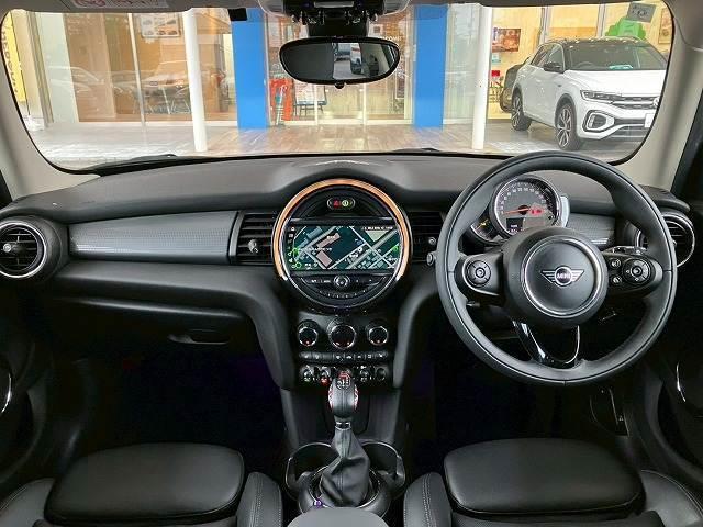 ＭＩＮＩ ５ドア　ＣＯＯＰＥＲ　Ｄ　純正ナビ／バックカメラ／衝突軽減／ＥＴＣ（3枚目）