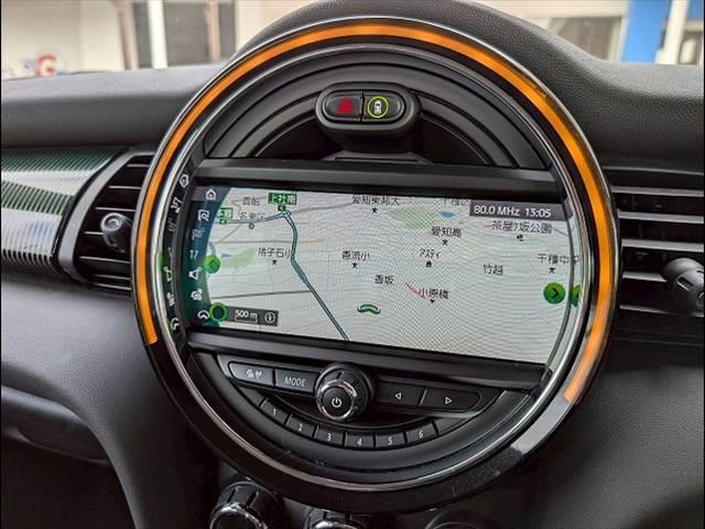 MINI 5ドア COOPER SD 60イヤーズエディション 本革シート シートヒータ 純正ナビ バックカメラ アダクティブクルーズコントロール インテリジェントセーフティー コンフォートアクセス ミラーETC コーナーセンサー LEDヘッドライト(4枚目)