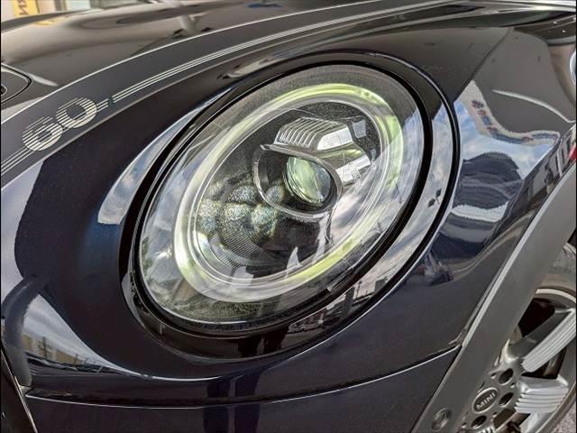 MINI 5ドア COOPER SD 60イヤーズエディション 本革シート シートヒータ 純正ナビ バックカメラ アダクティブクルーズコントロール インテリジェントセーフティー コンフォートアクセス ミラーETC コーナーセンサー LEDヘッドライト(20枚目)
