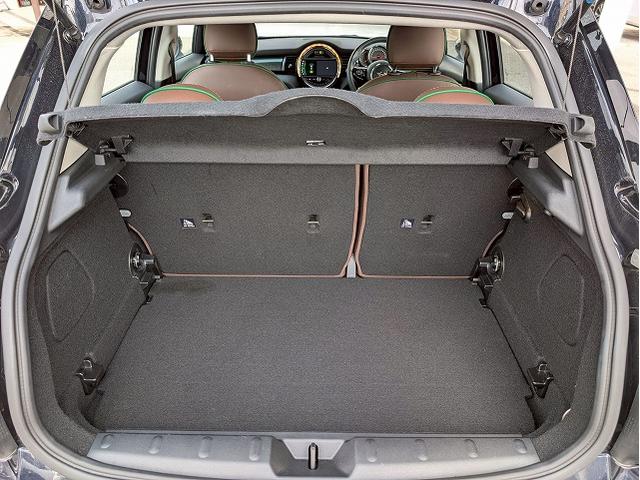 MINI 5ドア COOPER SD 60イヤーズエディション 本革シート シートヒータ 純正ナビ バックカメラ アダクティブクルーズコントロール インテリジェントセーフティー コンフォートアクセス ミラーETC コーナーセンサー LEDヘッドライト(27枚目)