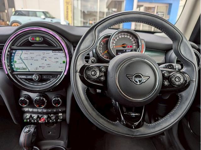 MINI 5ドア COOPER SD 60イヤーズエディション 本革シート シートヒータ 純正ナビ バックカメラ アダクティブクルーズコントロール インテリジェントセーフティー コンフォートアクセス ミラーETC コーナーセンサー LEDヘッドライト(34枚目)