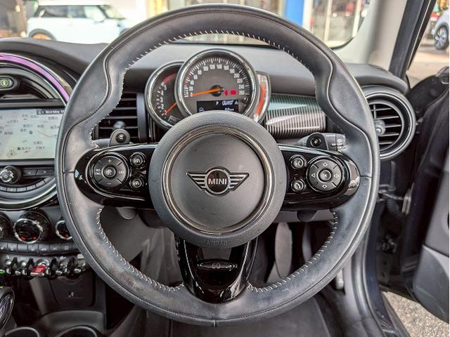 MINI 5ドア COOPER SD 60イヤーズエディション 本革シート シートヒータ 純正ナビ バックカメラ アダクティブクルーズコントロール インテリジェントセーフティー コンフォートアクセス ミラーETC コーナーセンサー LEDヘッドライト(35枚目)