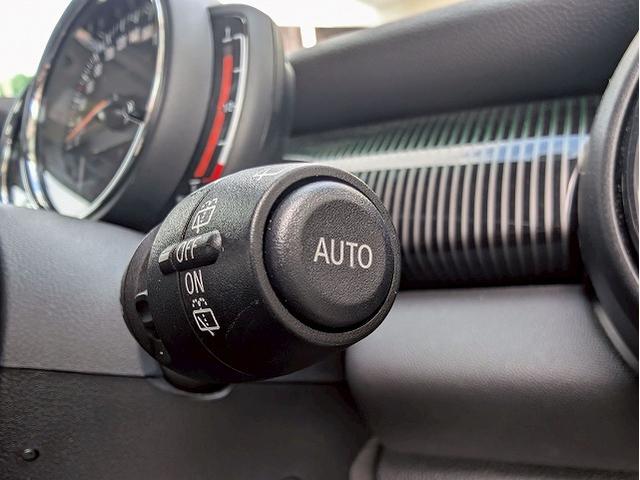 MINI 5ドア COOPER SD 60イヤーズエディション 本革シート シートヒータ 純正ナビ バックカメラ アダクティブクルーズコントロール インテリジェントセーフティー コンフォートアクセス ミラーETC コーナーセンサー LEDヘッドライト(41枚目)