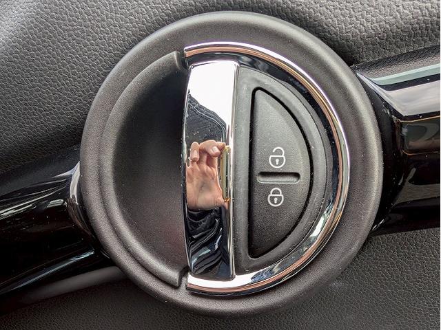 MINI 5ドア COOPER SD 60イヤーズエディション 本革シート シートヒータ 純正ナビ バックカメラ アダクティブクルーズコントロール インテリジェントセーフティー コンフォートアクセス ミラーETC コーナーセンサー LEDヘッドライト(44枚目)